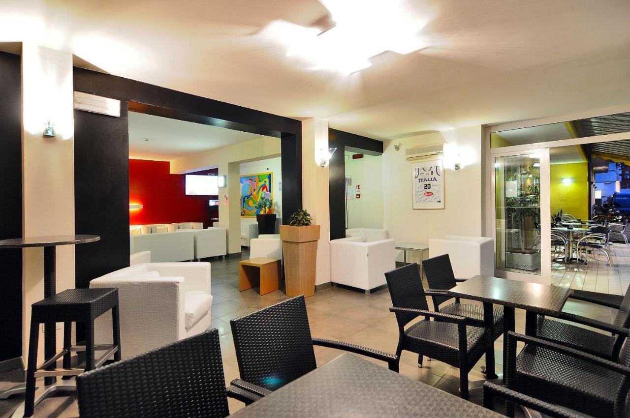 Hotel Nederland Каорле Екстериор снимка