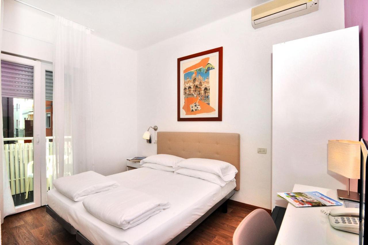Hotel Nederland Каорле Екстериор снимка