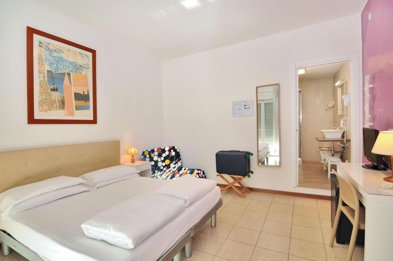 Hotel Nederland Каорле Екстериор снимка