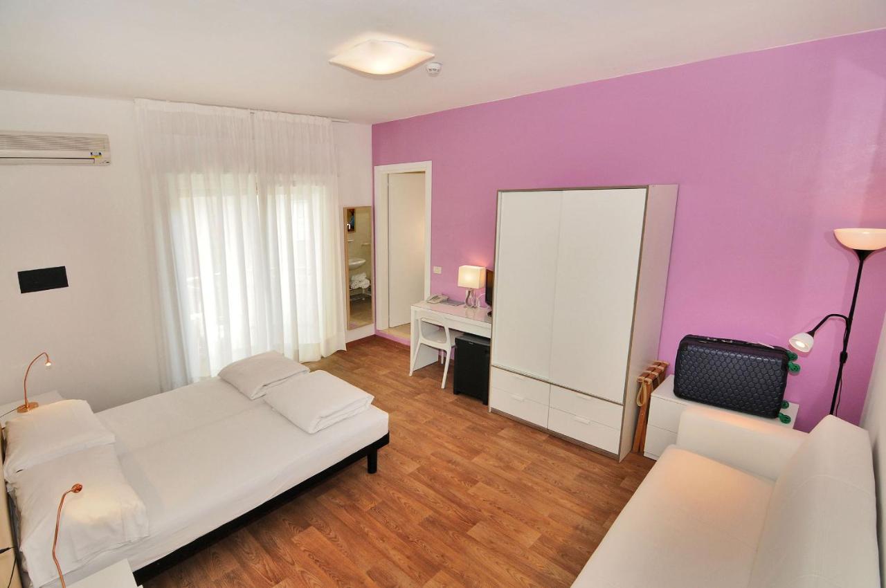 Hotel Nederland Каорле Екстериор снимка