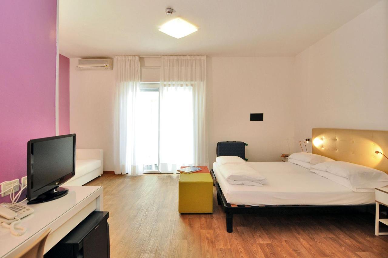 Hotel Nederland Каорле Екстериор снимка