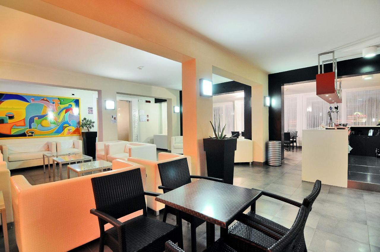 Hotel Nederland Каорле Екстериор снимка