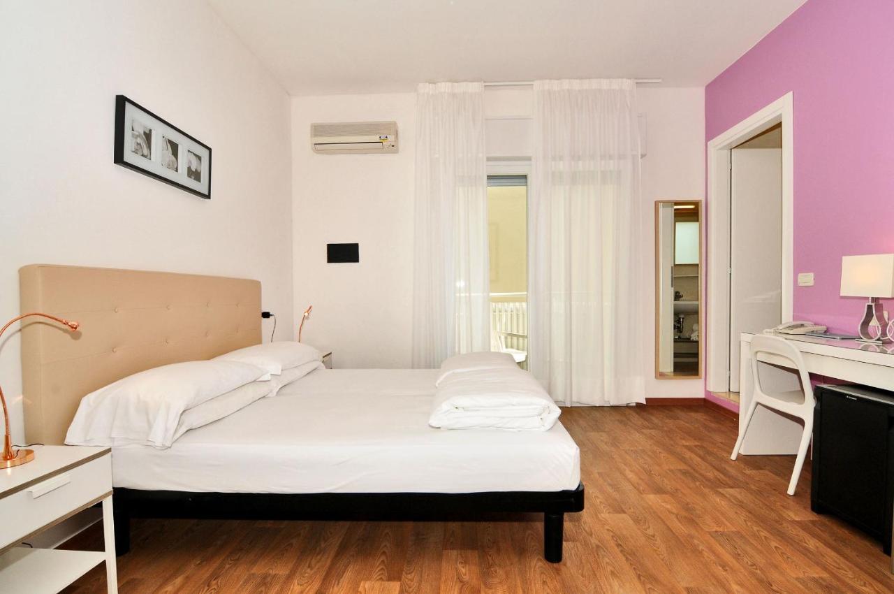Hotel Nederland Каорле Екстериор снимка