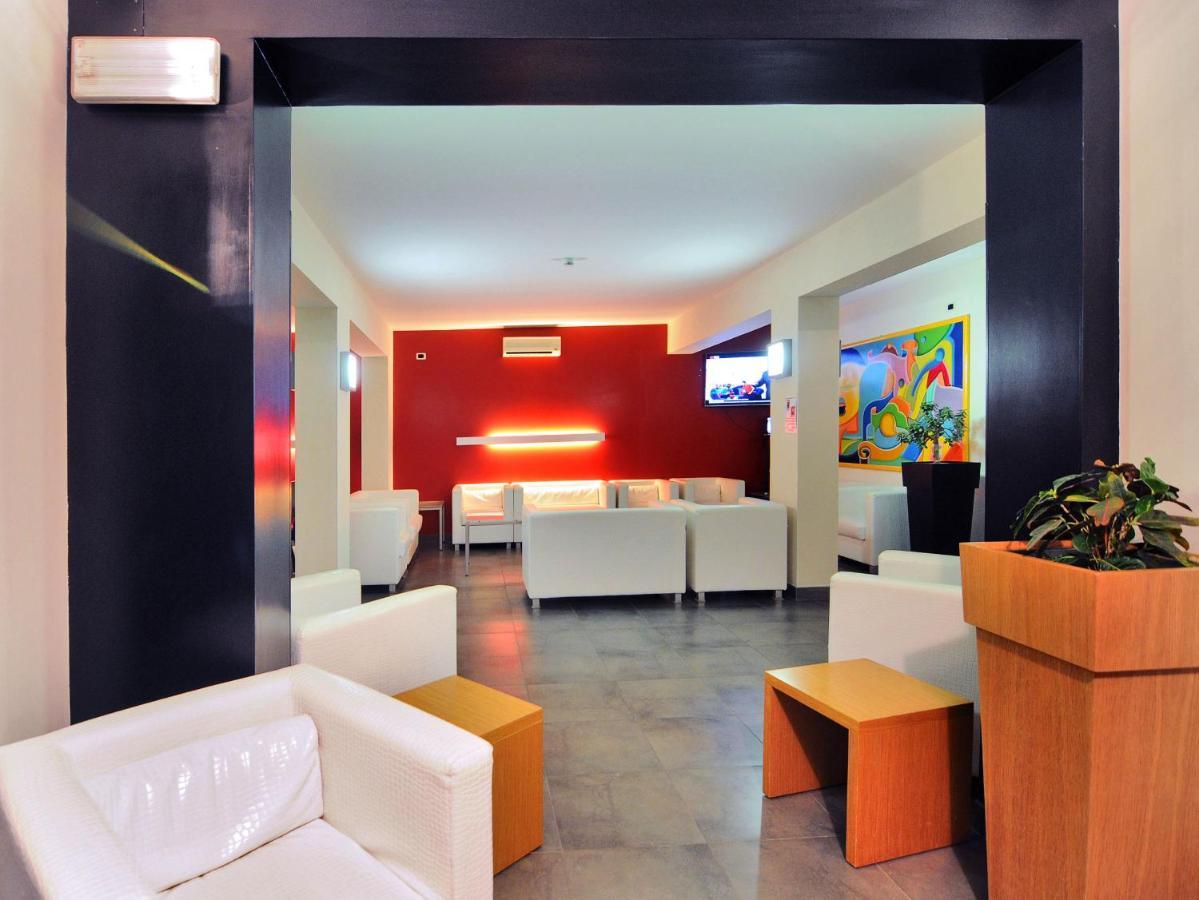 Hotel Nederland Каорле Екстериор снимка