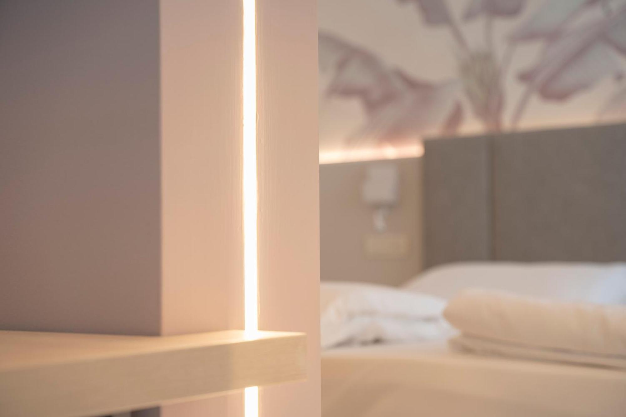 Hotel Nederland Каорле Екстериор снимка