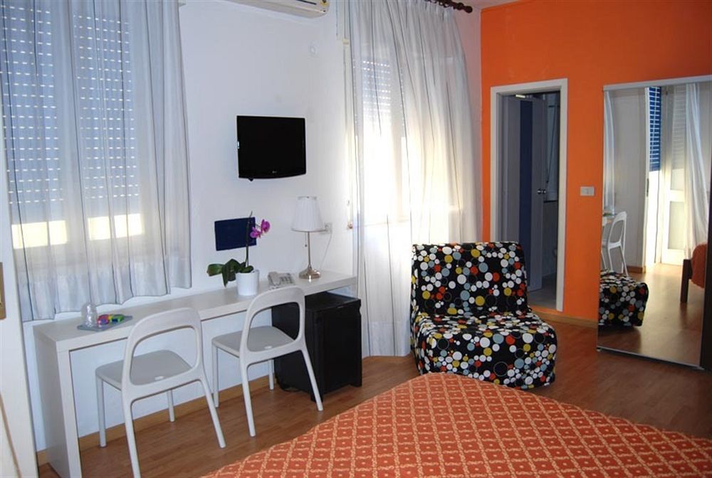 Hotel Nederland Каорле Екстериор снимка