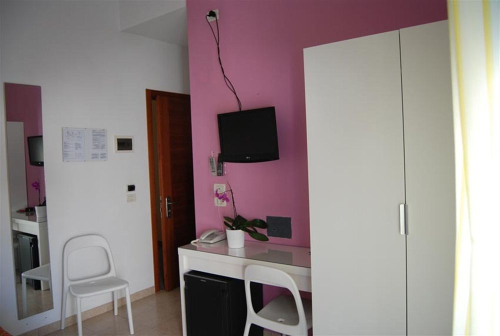 Hotel Nederland Каорле Екстериор снимка