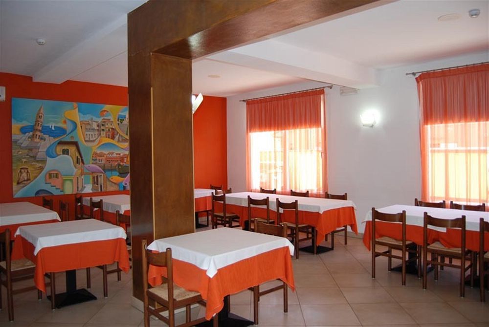 Hotel Nederland Каорле Екстериор снимка