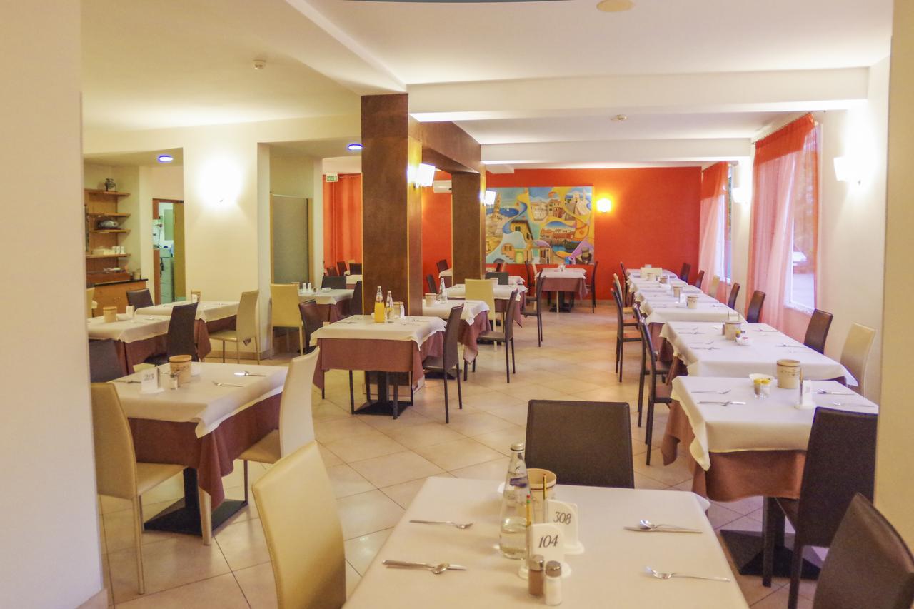 Hotel Nederland Каорле Екстериор снимка