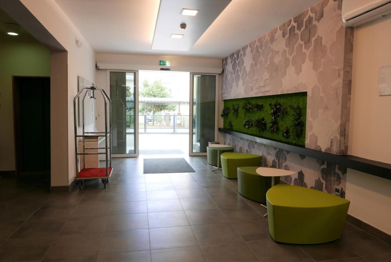 Hotel Nederland Каорле Екстериор снимка